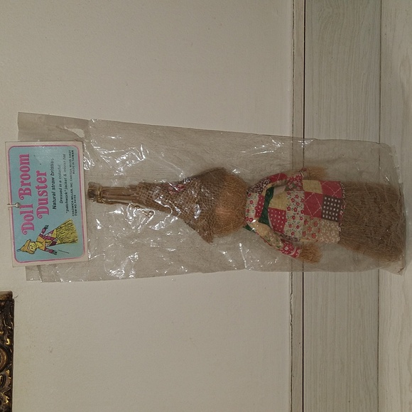 Vintage Doll Broom Duster Made in Taiwan - Picture 5 of 5